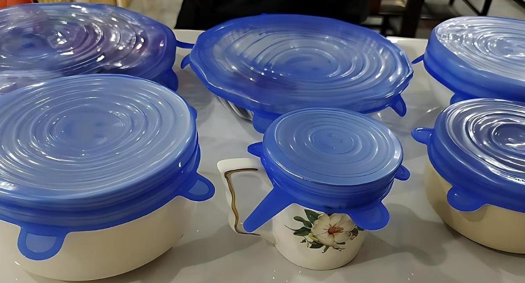 Several blue lids covering bowls of different sizes